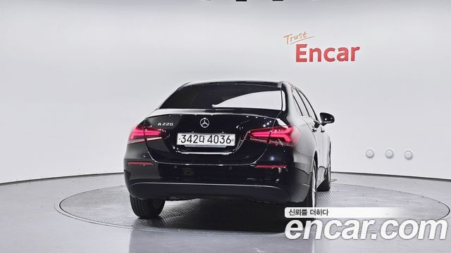 Mercedes-Benz A-Class W177 A220 Sedan - фото 3