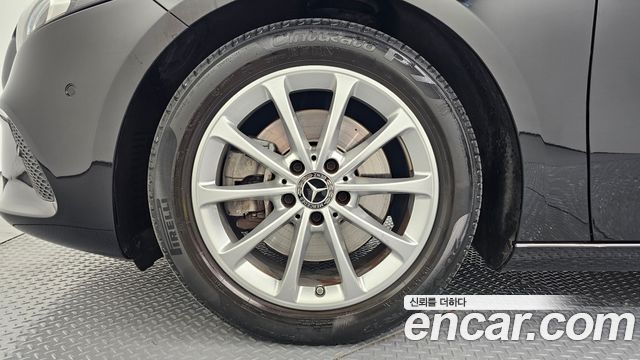 Mercedes-Benz A-Class W177 A220 Sedan - фото 4