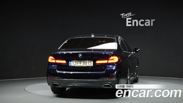 BMW 5-Series G30 520i M Sport - фото 3