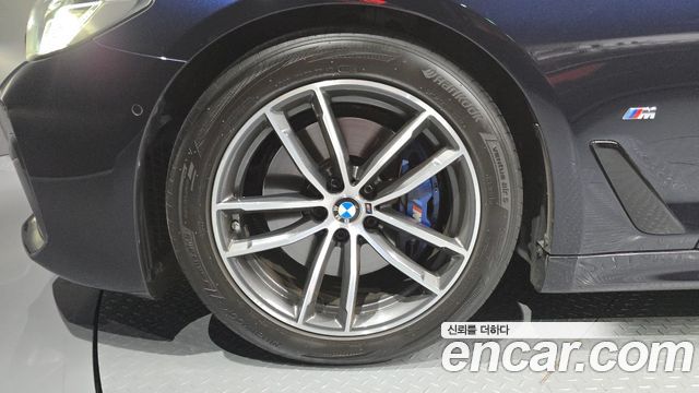 BMW 5-Series G30 520i M Sport - фото 4