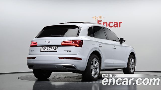 Audi Q5 FY 45 TFSI Quattro Premium - фото 1