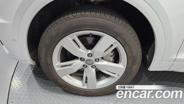 Audi Q5 FY 45 TFSI Quattro Premium - фото 4