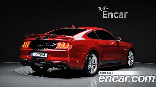 Ford Mustang GT Coupe - фото 1
