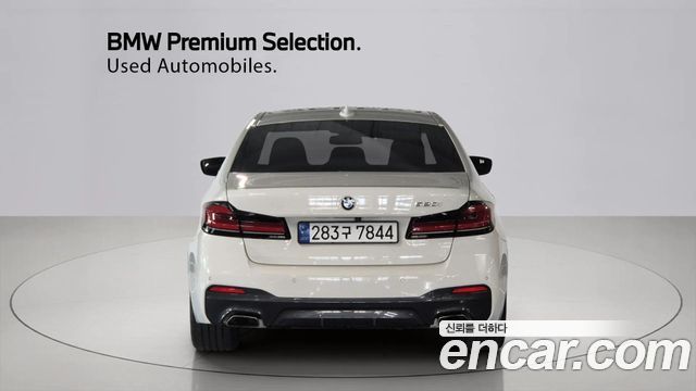 BMW 5-Series G30 520i M Sport - фото 3