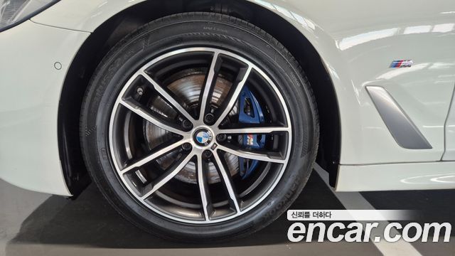 BMW 5-Series G30 520i M Sport - фото 4