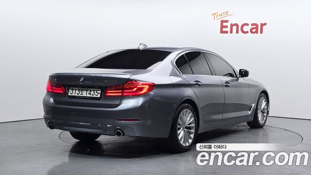 BMW 5-Series G30 520d Luxury Plus - фото 0