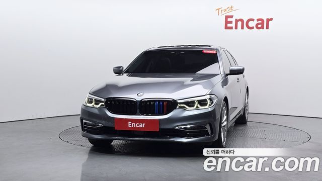 BMW 5-Series G30 520d Luxury Plus - фото 1