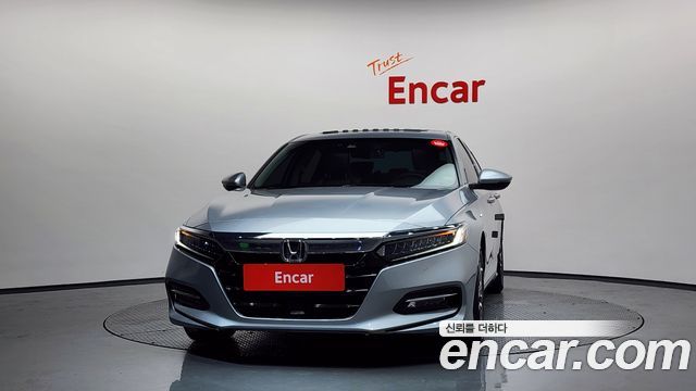 Honda Accord 10-го поколения 2.0 Hybrid Touring - фото 2
