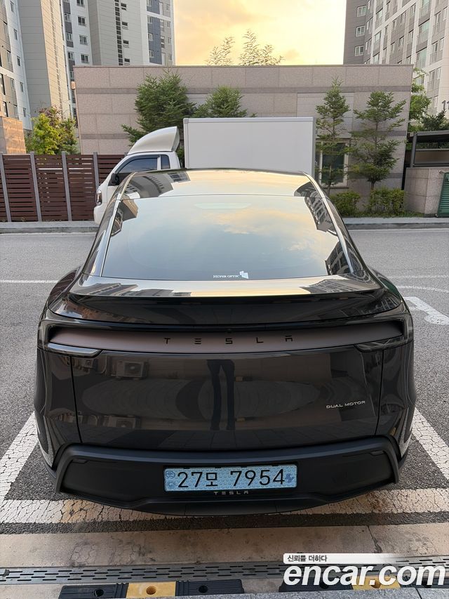 Tesla Model Y Long Range AWD - фото 3
