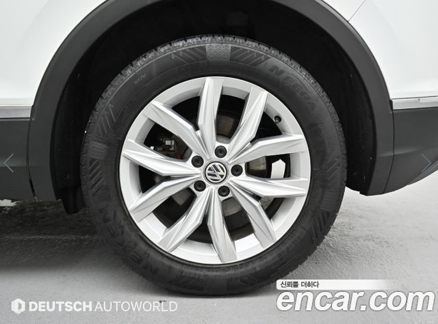 Volkswagen Tiguan 2-го поколения 2.0 TDI Premium - фото 4