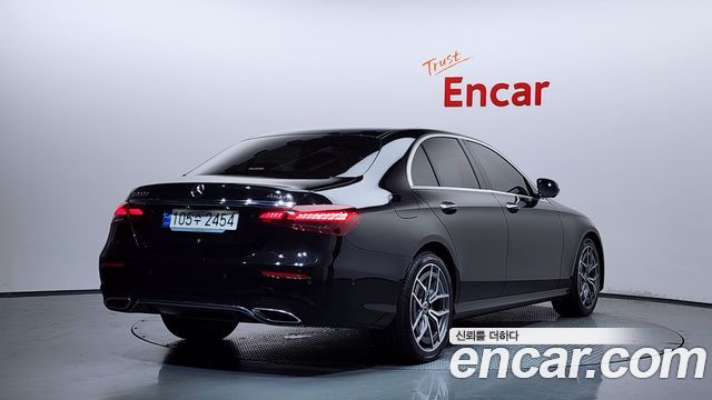 Mercedes-Benz E-Class W213 E220d 4MATIC AMG Line - фото 1