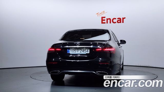 Mercedes-Benz E-Class W213 E220d 4MATIC AMG Line - фото 3