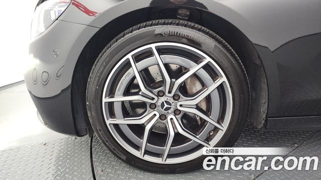 Mercedes-Benz E-Class W213 E220d 4MATIC AMG Line - фото 4