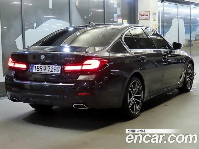 BMW 5-Series G30 520i M Sport - фото 3