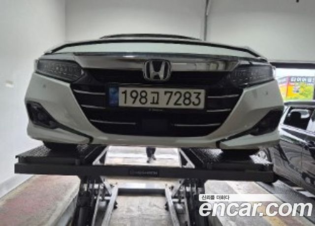 Honda Accord 10-го поколения 2.0 Hybrid Touring - фото 0
