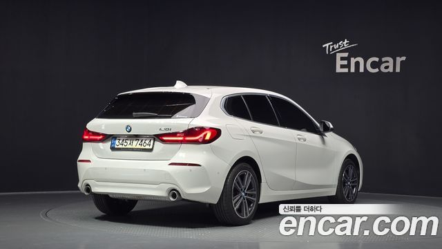 BMW 1-Series F40 120i Advantage - фото 1