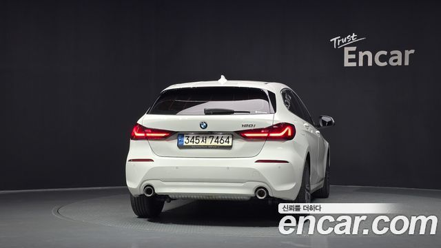 BMW 1-Series F40 120i Advantage - фото 3