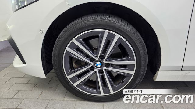 BMW 1-Series F40 120i Advantage - фото 4