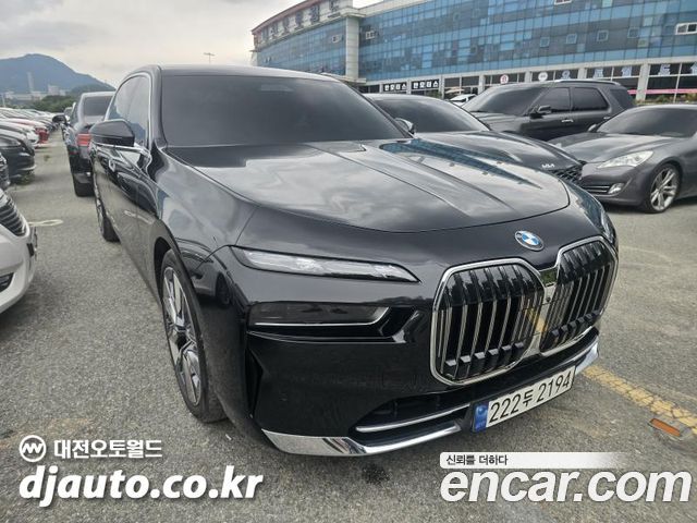 BMW 7-Series G70 740i sDrive Design Pure Excellence Individual - фото 0