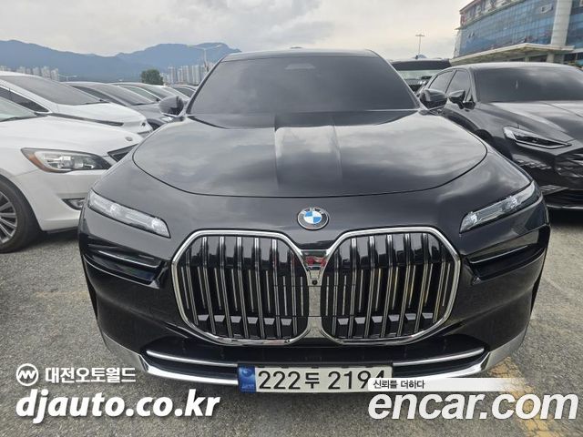 BMW 7-Series G70 740i sDrive Design Pure Excellence Individual - фото 1