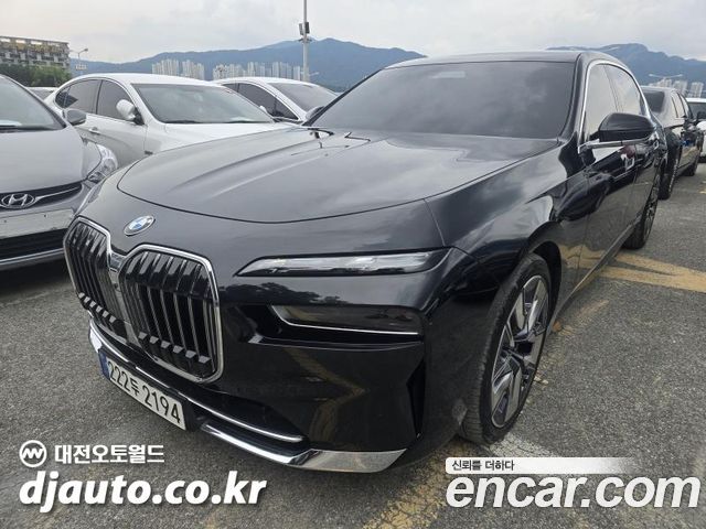 BMW 7-Series G70 740i sDrive Design Pure Excellence Individual - фото 2