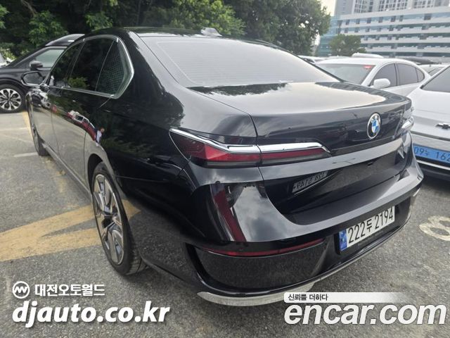 BMW 7-Series G70 740i sDrive Design Pure Excellence Individual - фото 3