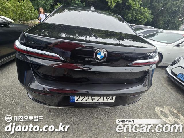 BMW 7-Series G70 740i sDrive Design Pure Excellence Individual - фото 4