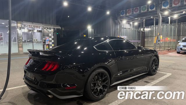 Ford Mustang Coupe - фото 0