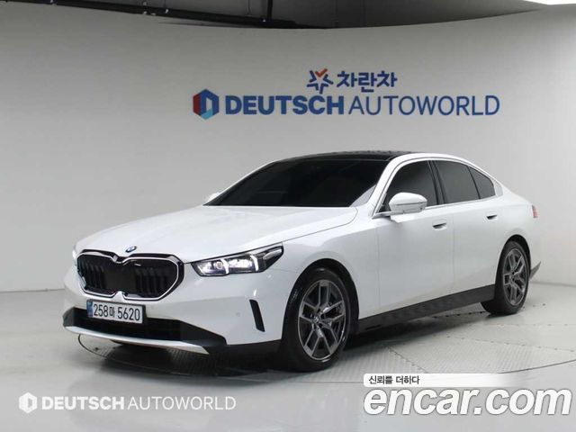 BMW 5-Series G60 520i - фото 0