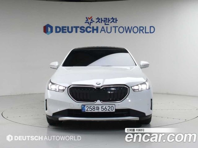 BMW 5-Series G60 520i - фото 2