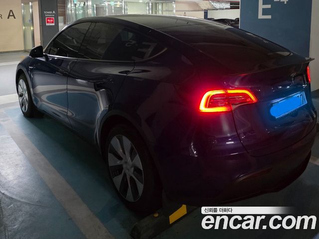 Tesla Model Y RWD - фото 1