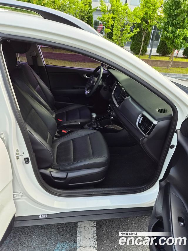 Kia Stonic 1.4 Prestige - фото 4