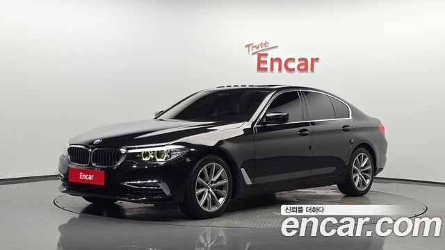 BMW 5-Series G30 520i Luxury - фото 0