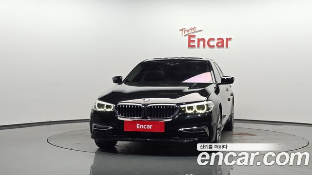 BMW 5-Series G30 520i Luxury - фото 2