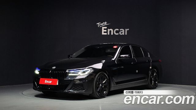 BMW 5-Series G30 520i Luxury - фото 0