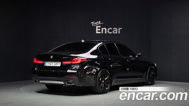 BMW 5-Series G30 520i Luxury - фото 1