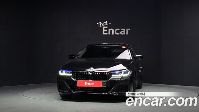 BMW 5-Series G30 520i Luxury - фото 2