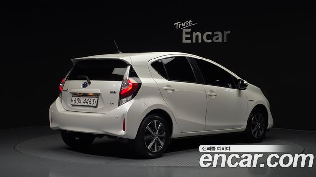 Toyota Prius 1.5 - фото 1