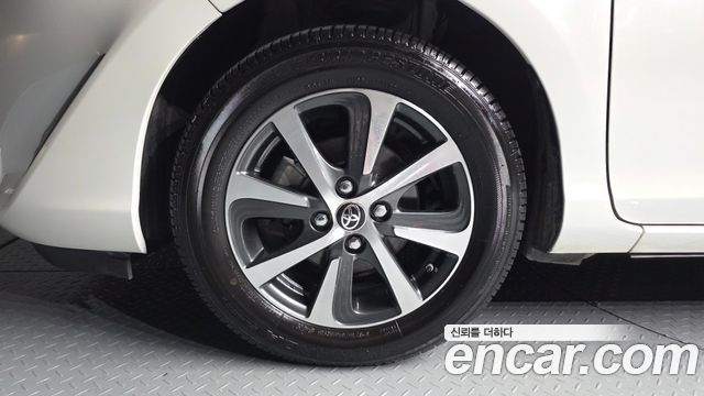 Toyota Prius 1.5 - фото 4