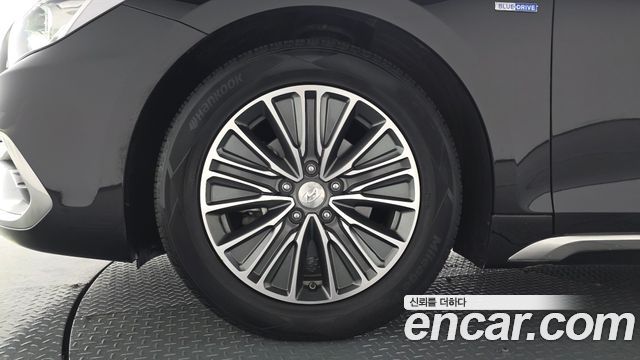 Hyundai Grandeur IG, гибрид Exclusive Special - фото 3