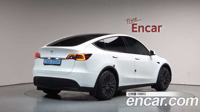 Tesla Model Y RWD - фото 1