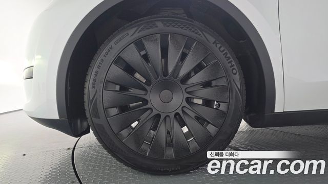 Tesla Model Y RWD - фото 4