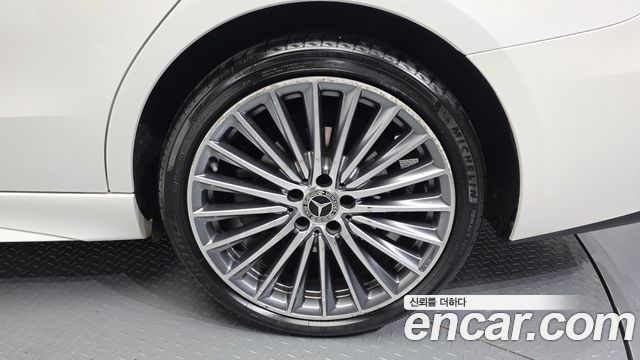 Mercedes-Benz C-Class W206 C300 AMG Line - фото 4