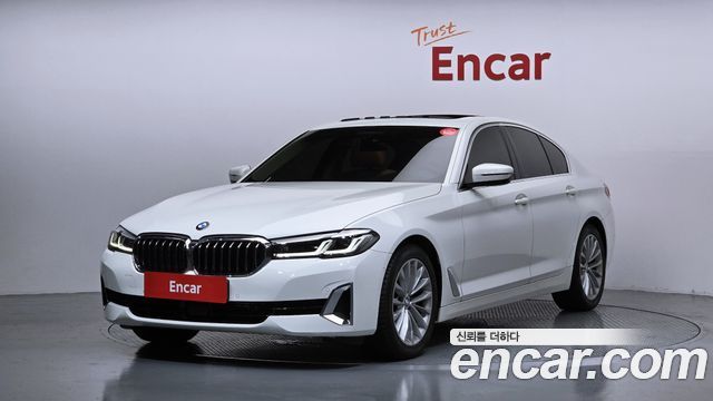 BMW 5-Series G30 520i Luxury - фото 0