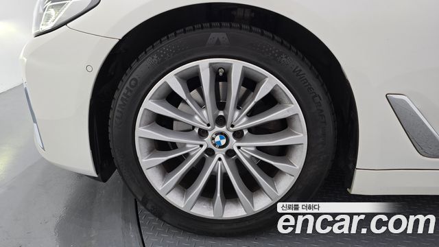 BMW 5-Series G30 520i Luxury - фото 4