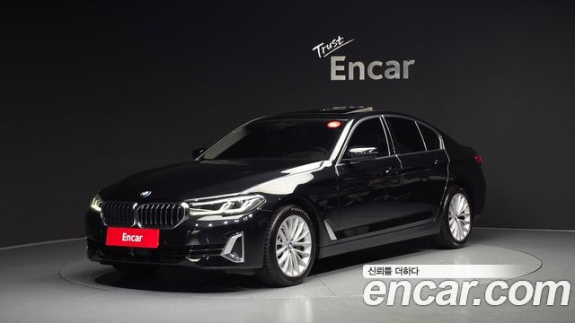 BMW 5-Series G30 530i xDrive Luxury - фото 0