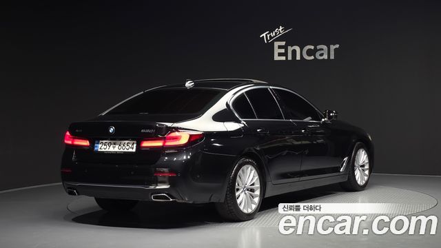 BMW 5-Series G30 530i xDrive Luxury - фото 1