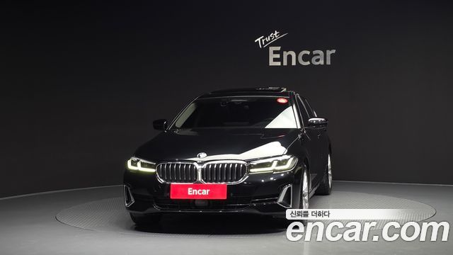 BMW 5-Series G30 530i xDrive Luxury - фото 2