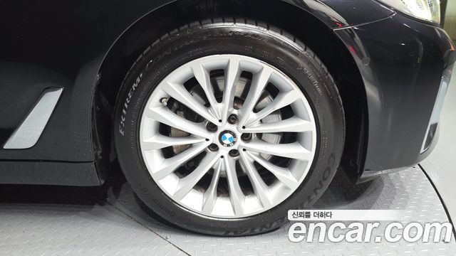 BMW 5-Series G30 530i xDrive Luxury - фото 4