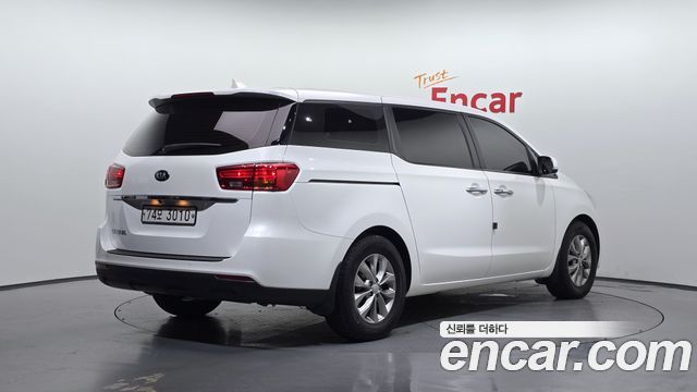Kia Carnival Новый 11-Seater Deluxe - фото 1